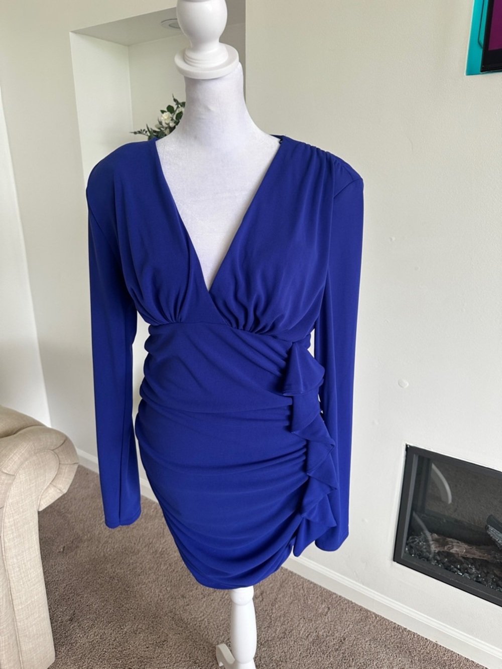 Zara Cobalt Blue Long-Sleeve V-Neck Ruched Dress with Side Ruffle - Picture 3 of 9